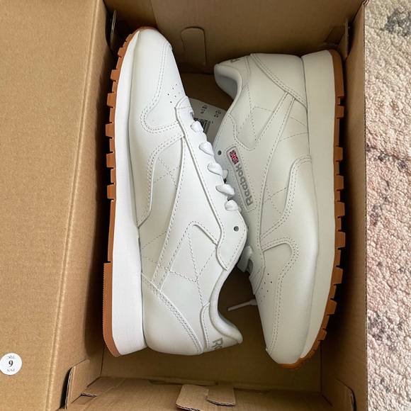 Brand new classic leather Reebok running shoes - Picture 2 of 4